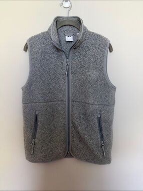 Aritzia TNA women’s Light Gray Sherpa Fleece Vest - Full Zip XS